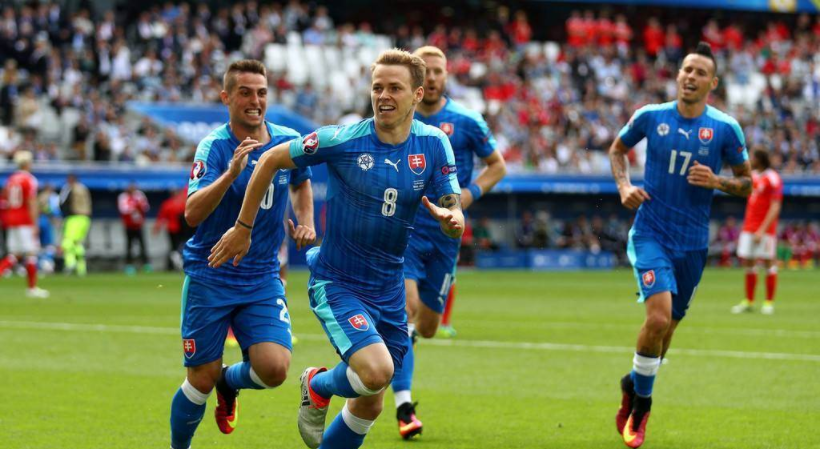 包含波兰遗憾负于斯洛伐克，出线压力加大的词条